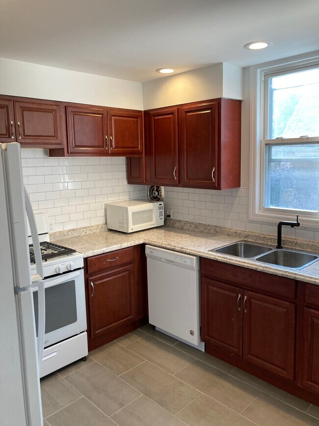 Kitchen - 55 Donaldson Ave