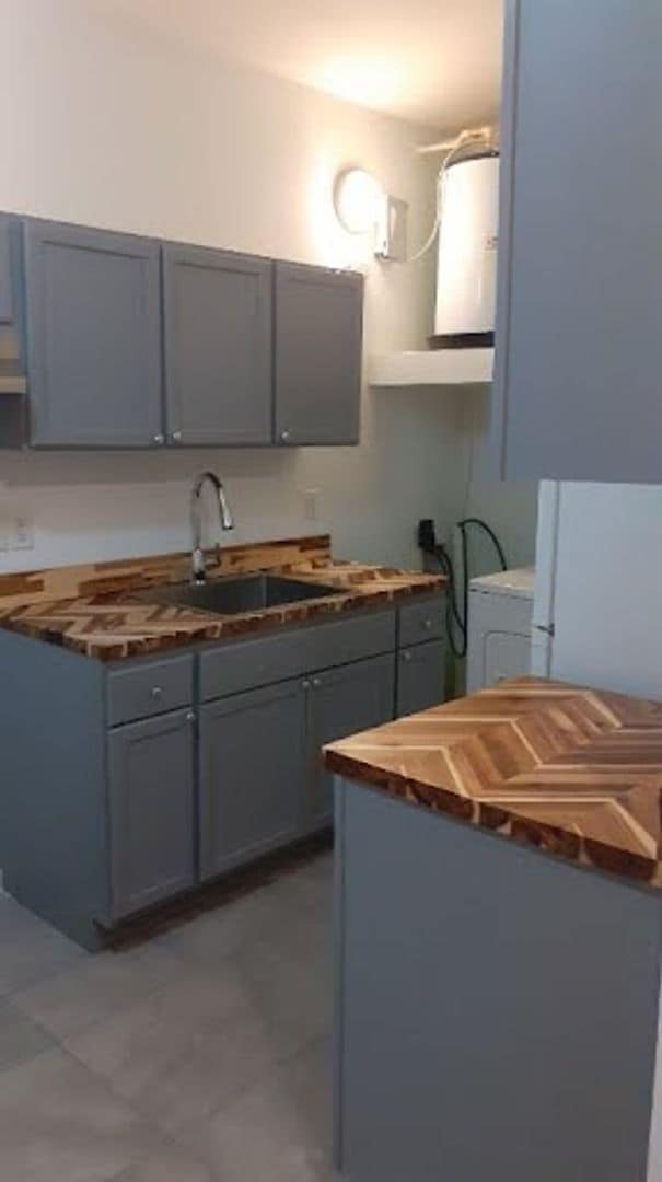 Building Photo - Sarasota Studio Apartment
