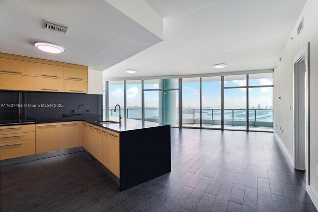 Building Photo - 900 Biscayne Blvd