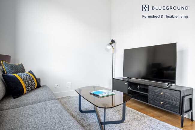 Foto del edificio - 3707 N Southport Ave