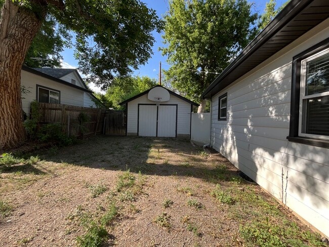 Building Photo - Charming Old Town Longmont Home with Big B...