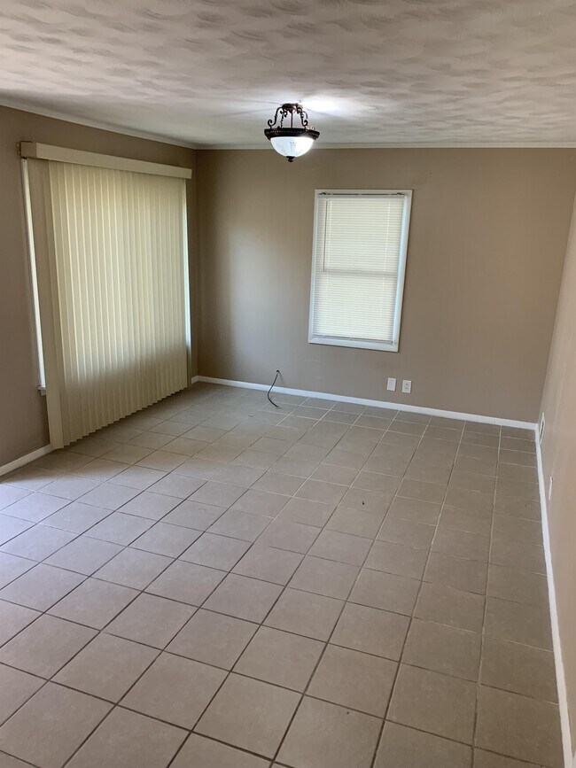 Foto del edificio - 6901 Northridge Dr