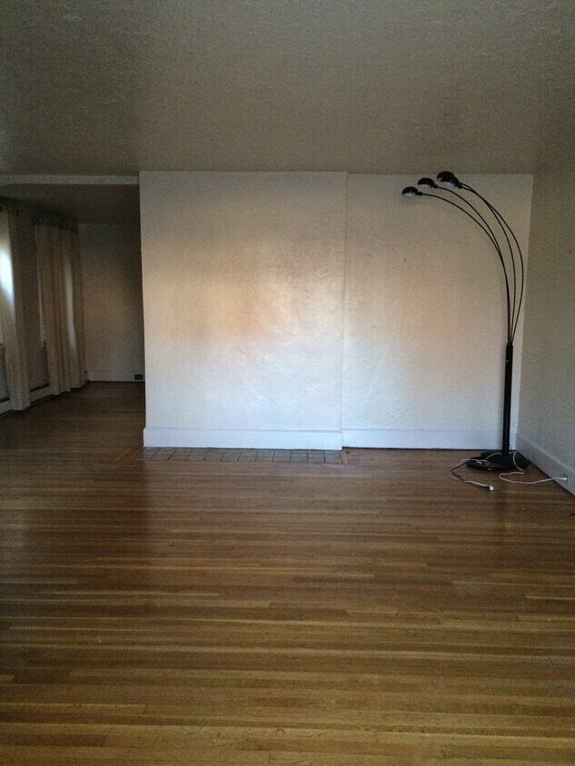 Primary Photo - 2576 Beechwood Blvd