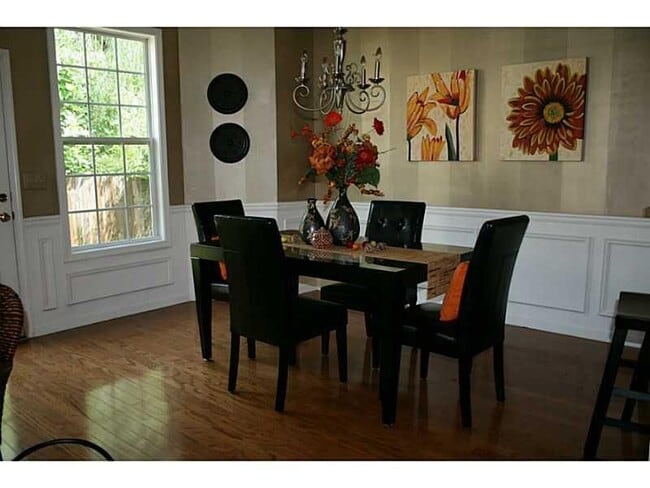Foto del edificio - 4247 Youngstown Cir