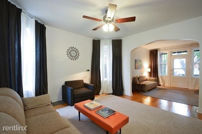 Building Photo - 4209 N Oakley Ave