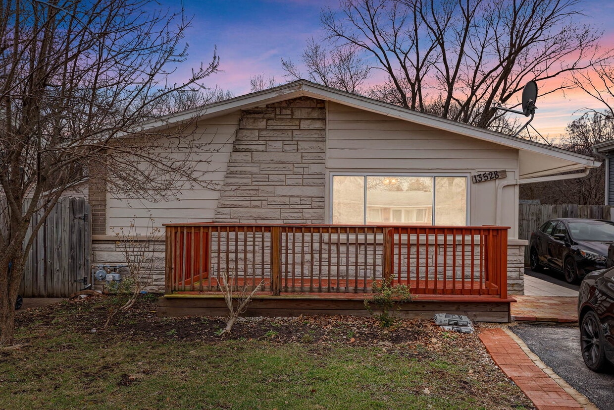 13528 South End Ln, Crestwood, IL 60445 House Rental in Crestwood, IL