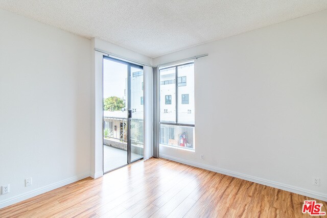 Foto del edificio - 1558 Brockton Ave