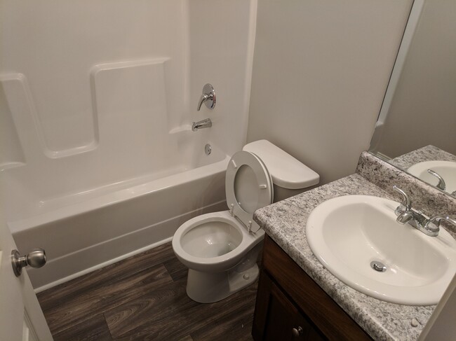 Bath 1 - 4411 Whitmire Cir