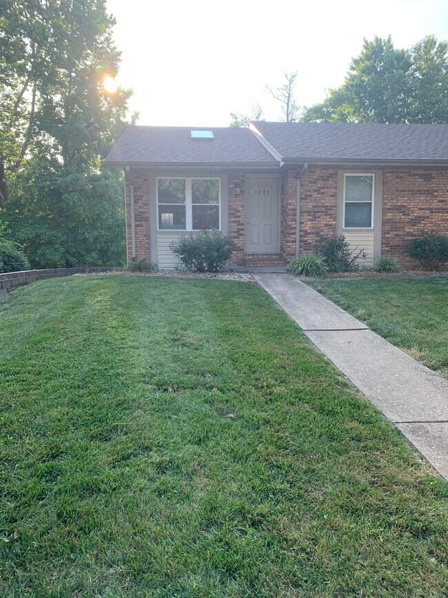 Foto del edificio - 1293 Ridgewood Ct