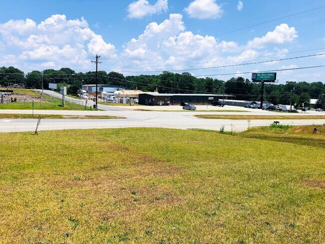 Foto del edificio - 8897 Asheville Hwy