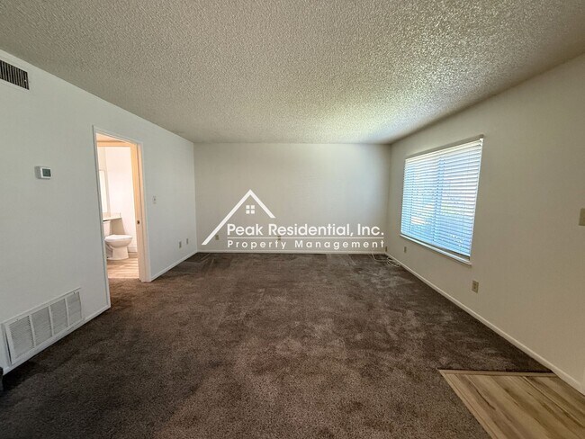 Foto del edificio - Spacious Carmichael 3bd/1.5ba Condo near M...