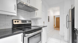 Building Photo - 4278 Rue Sherbrooke O