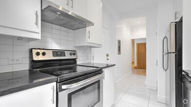 Building Photo - 4278 Rue Sherbrooke O