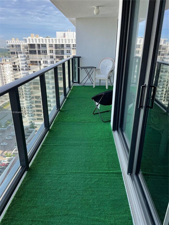 Foto del edificio - 2301 S Ocean Dr