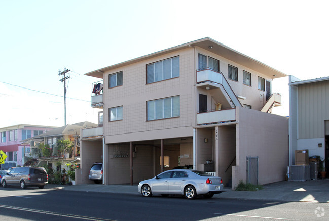 Building Photo - 253 Kalihi St