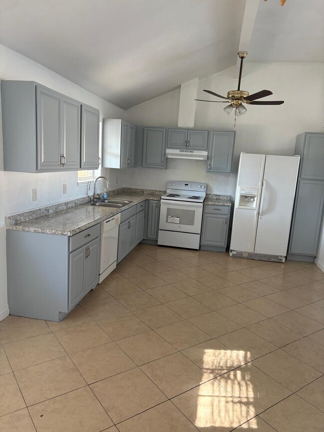 Building Photo - 3333 Longhorn Dr