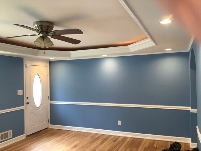 Foto del edificio - SPACIOUS SINGLE FAMILY HOME FOR RENT