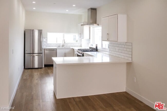 Building Photo - 4 br, 3 bath Condo - 4632 1/2 W 18th St