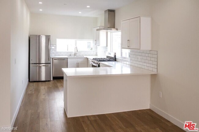 Foto del edificio - 4 br, 3 bath Condo - 4632 1/2 W 18th St