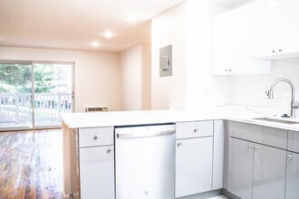 Building Photo - Kenmore Apartments