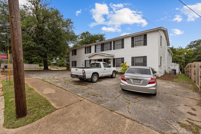 Foto del edificio - 517 W Houston St