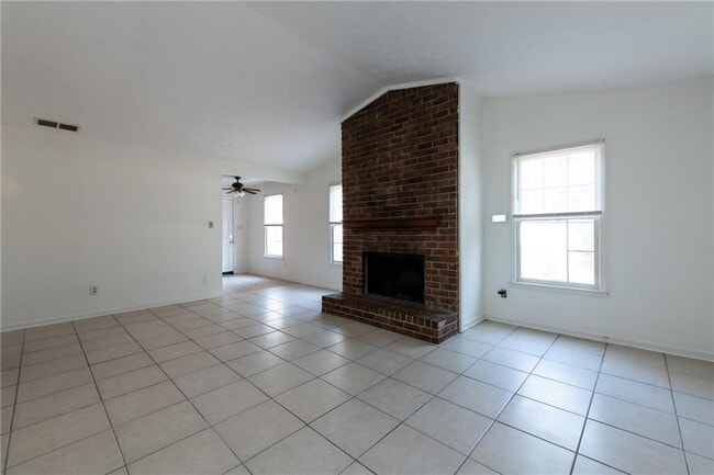 Building Photo - 8173 Magnolia Dr