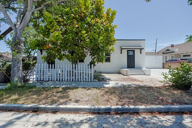 Photo - 401-403 S Garnsey St (Santa Ana, CA) Apartment