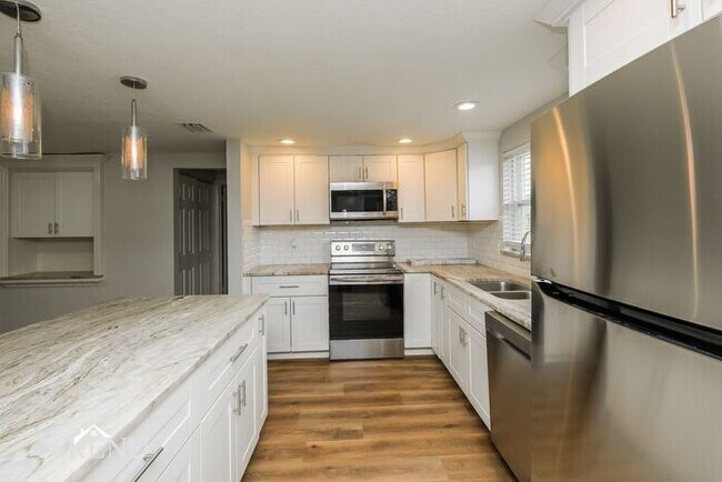 Foto del edificio - 1649 Dartmouth Drive