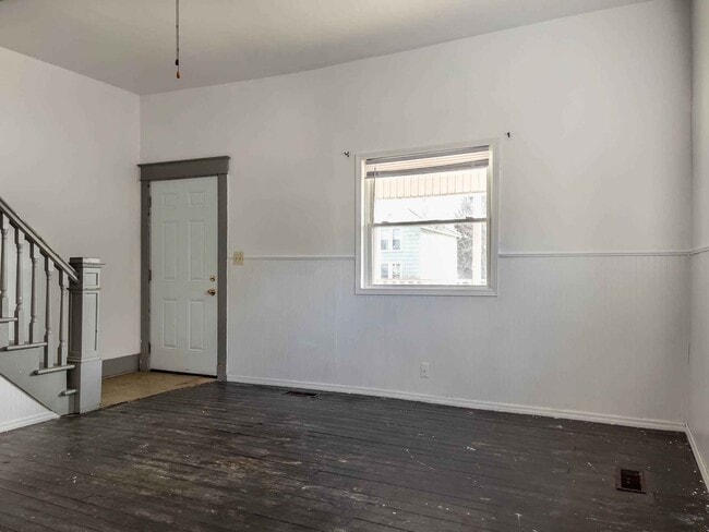 Building Photo - 320 W Church St