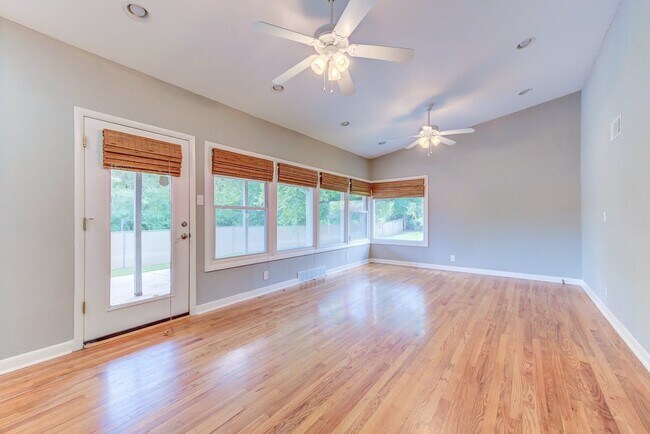 Building Photo - 1090 Groby Rd