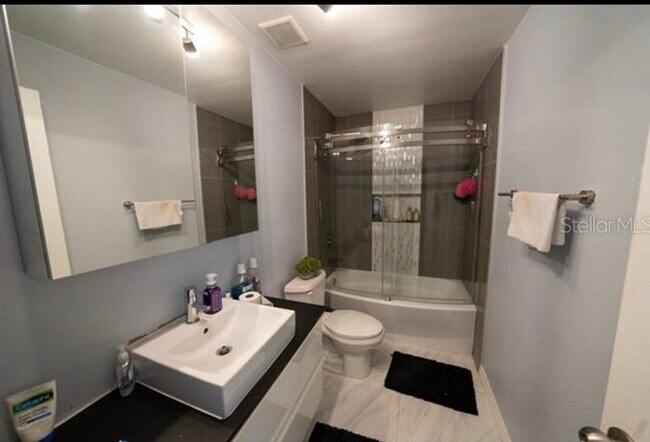 Foto del edificio - 6911 Edgefield Ln