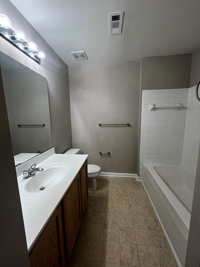 Building Photo - 4612 Jasmine Dr