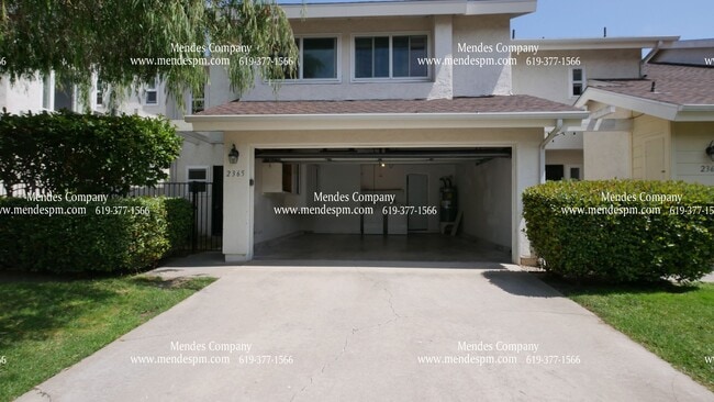 Building Photo - Beautiful 4 bed / 2 bath Townhome in the P...
