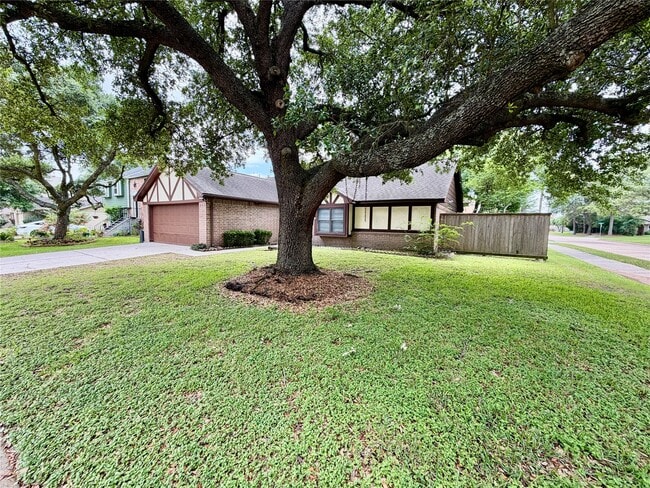 Building Photo - 19335 Diversion Dr