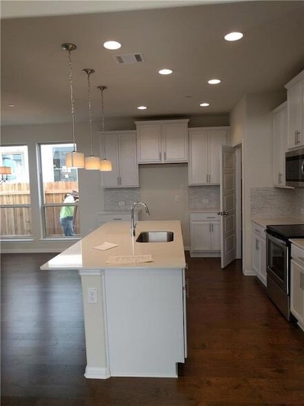 Foto del edificio - 3240 E Whitestone Blvd