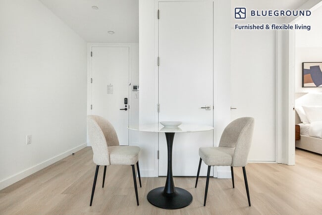 Building Photo - 150 Lawrence St