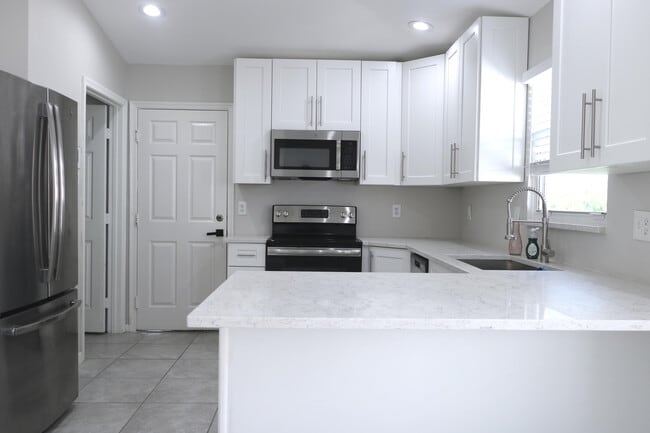Building Photo - 1037 Island Manor Dr