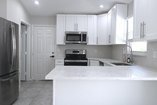 Foto del edificio - 1037 Island Manor Dr