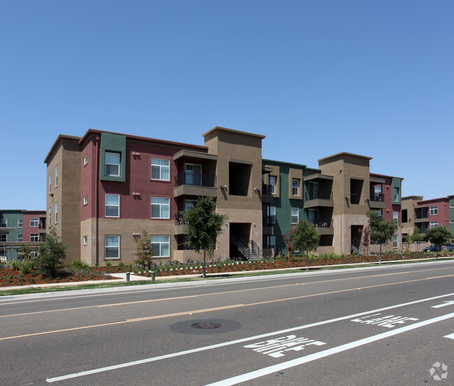 Building Photo - The Ridge Apartments