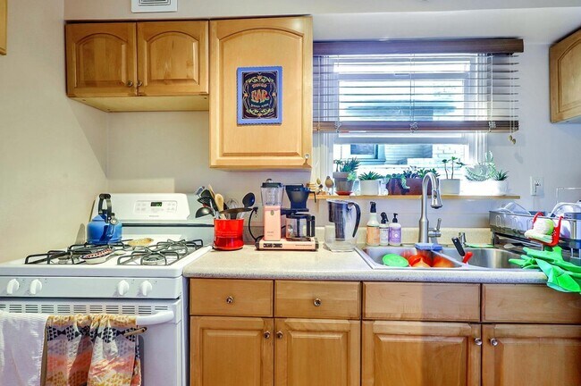 Kitchen - 1226 Russell St