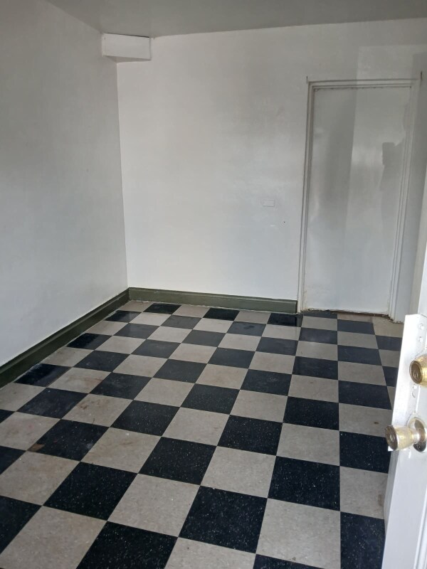 Building Photo - 406 SW Avenue C