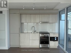 Building Photo - 448 Burnhamthorpe Rd W