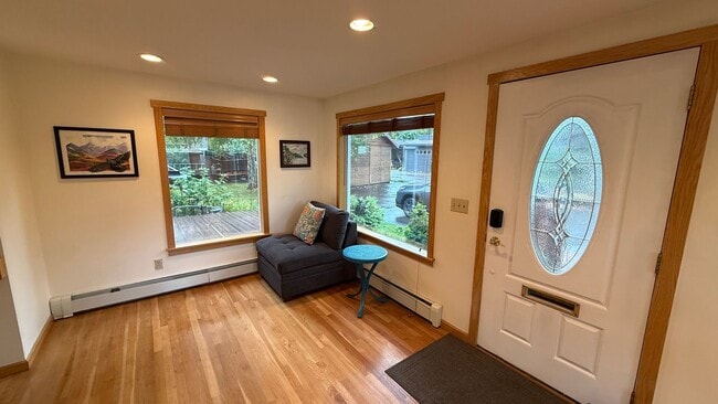 Photo - 3 Bed, 2.5 Bath - Beautifully Updated Down... House