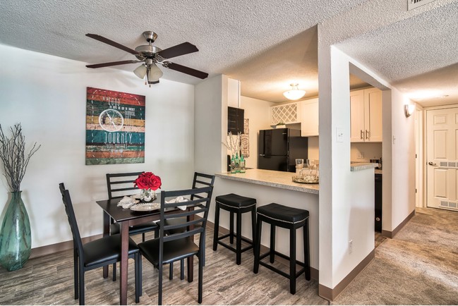 Dining Room - Taravue Park Apartments