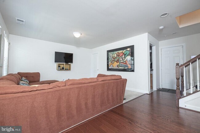 Foto del edificio - 2127 Garden Grove Ln