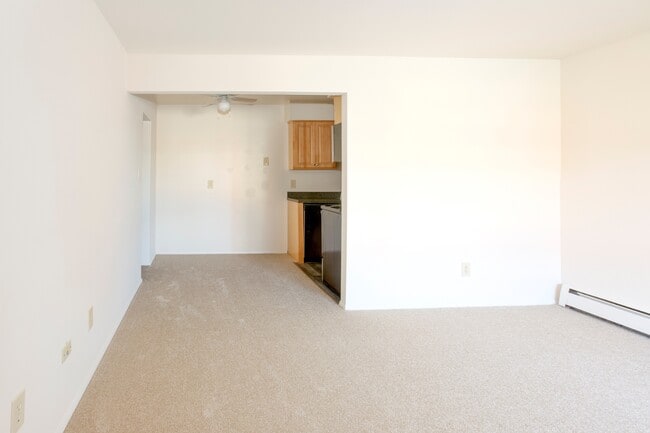 Dining Area - Barberry Apartments