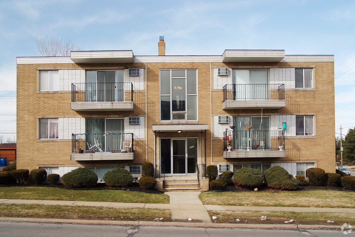 4000 Fruitland Dr, Parma, OH 44134 Apartments in Parma, OH