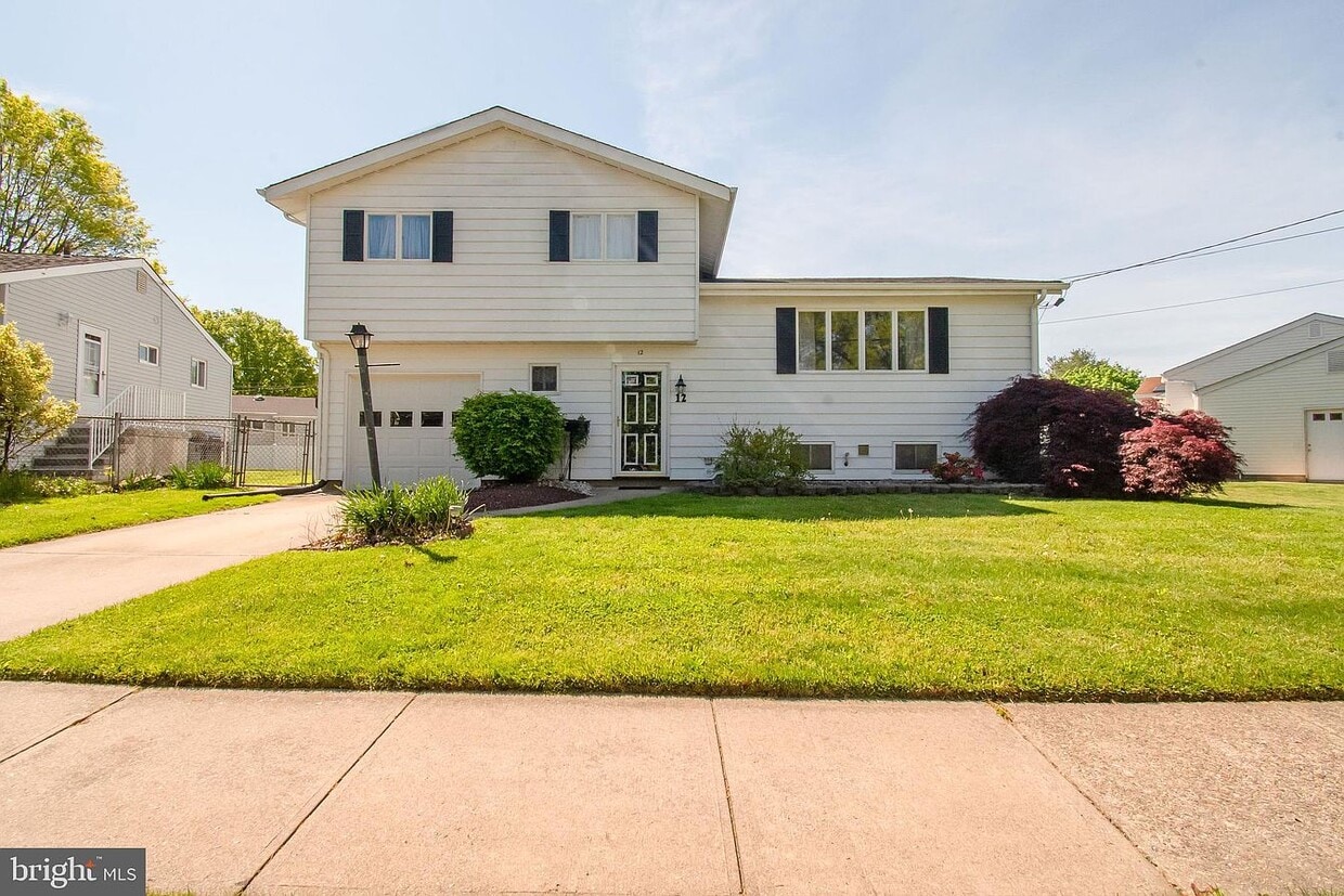 Primary Photo - 12 Aster Rd