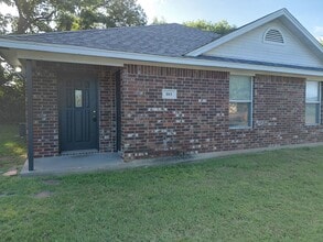Building Photo - 1561 Greenwood Rd