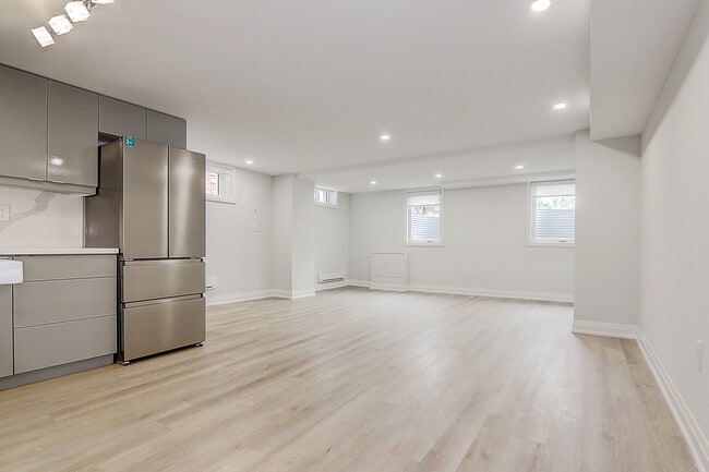 Building Photo - 115 Livingstone Ave